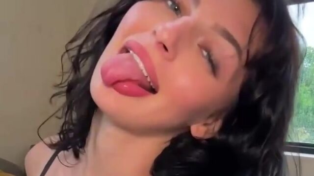 Queenpussybossv/Vicraeee Leaks Video Show body in sleepwear